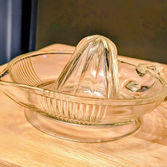 Anchor Hocking Clear Glass Citrus Juicer - Picture 6 of 6